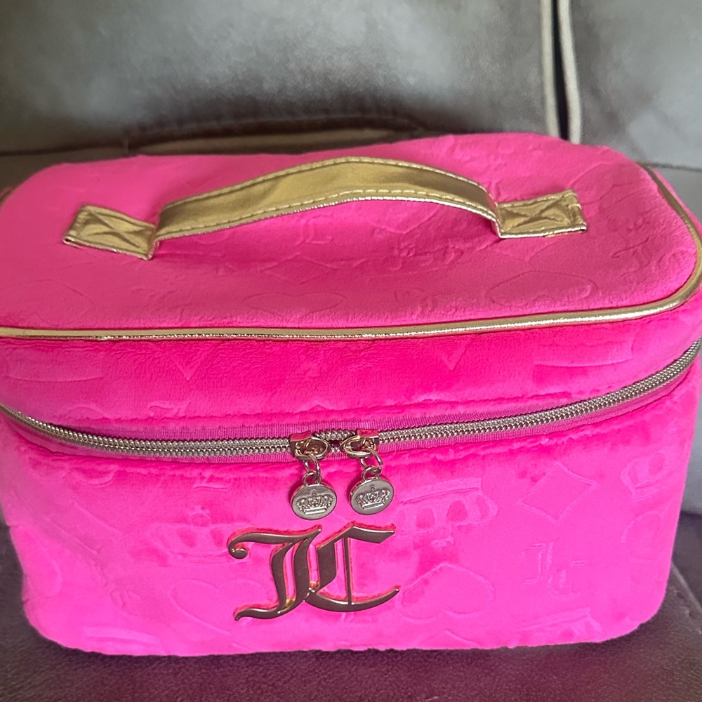 Brand new Juicy couture travel bag in pink color